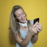 9 simple Tipps, um ein Gespräch auf Tinder bahnbrechend zu beginnen & mitreißend zu halten